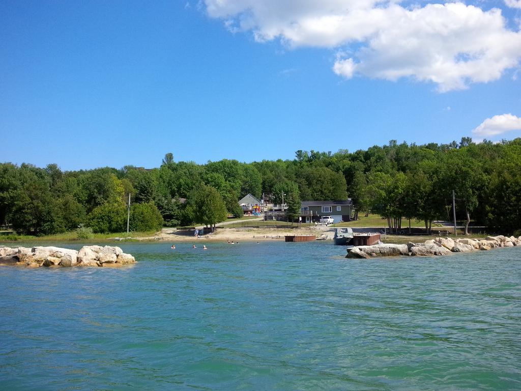 Bayshore Cottages Wiarton Bagian luar foto