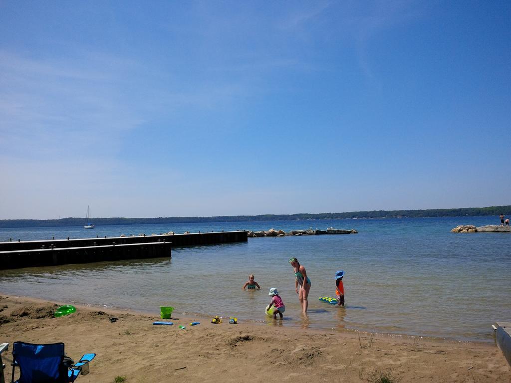 Bayshore Cottages Wiarton Bagian luar foto