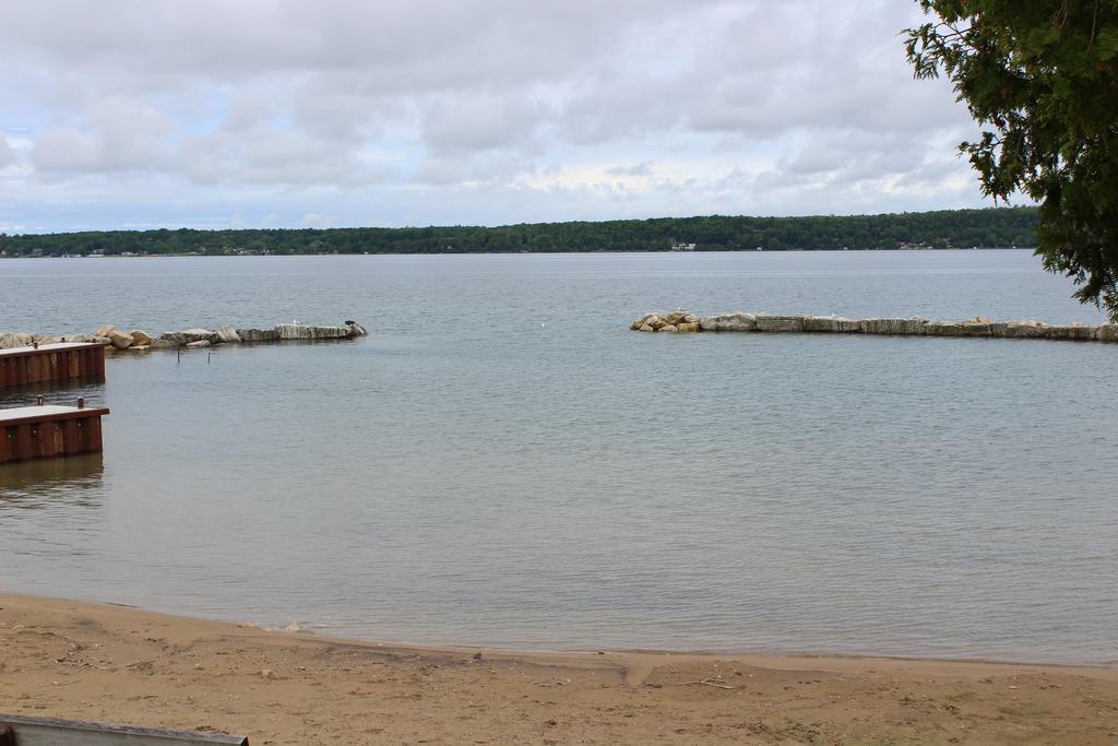 Bayshore Cottages Wiarton Bagian luar foto