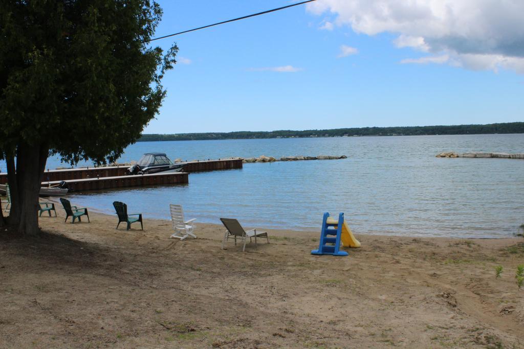 Bayshore Cottages Wiarton Bagian luar foto